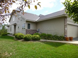1173 Highridge Ct E, Maplewood, MN 55109