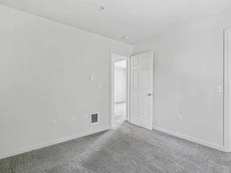 Oak Tree Apartments — Photo 81