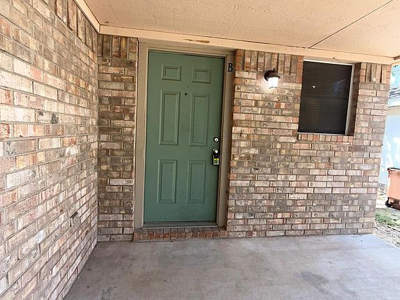 3rd image of 2906 Kestrel Dr #B