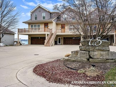 1657 S Shore Dr, Holland, MI, 49423