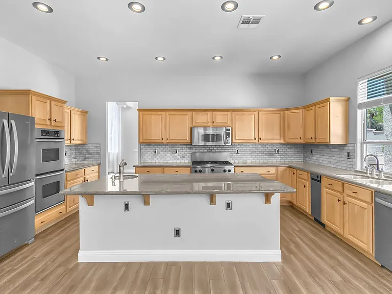 296 Doe Run Cir — Photo 17