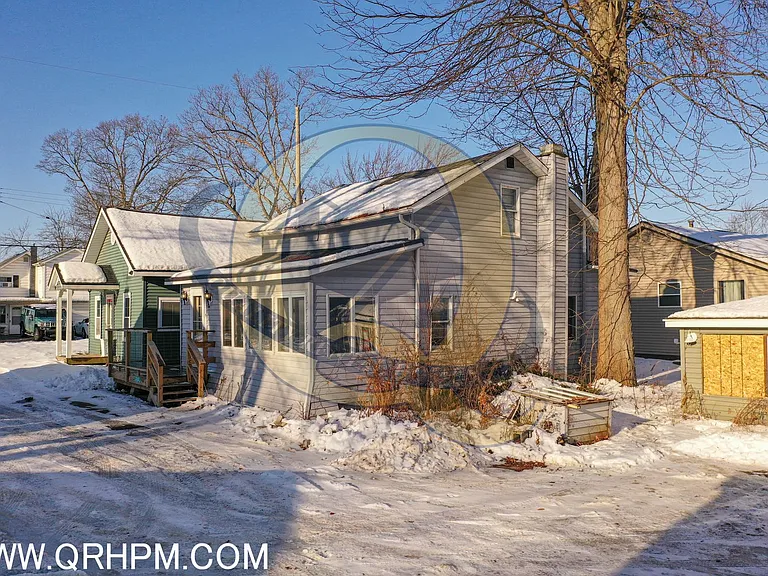 2040 Linden St — Photo 16