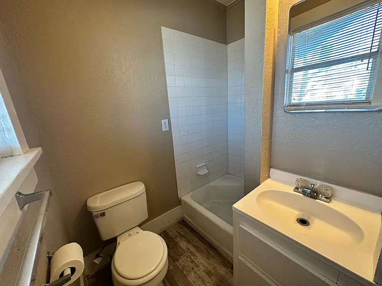 715 Asp Ave #5 — Photo 7