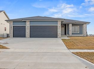 2817  NW 28th St, Ankeny, IA 50023