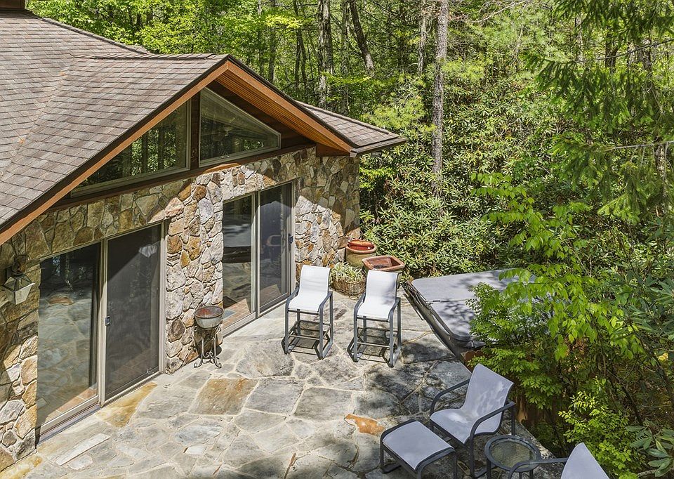 71st image of 1333 Lake Dr