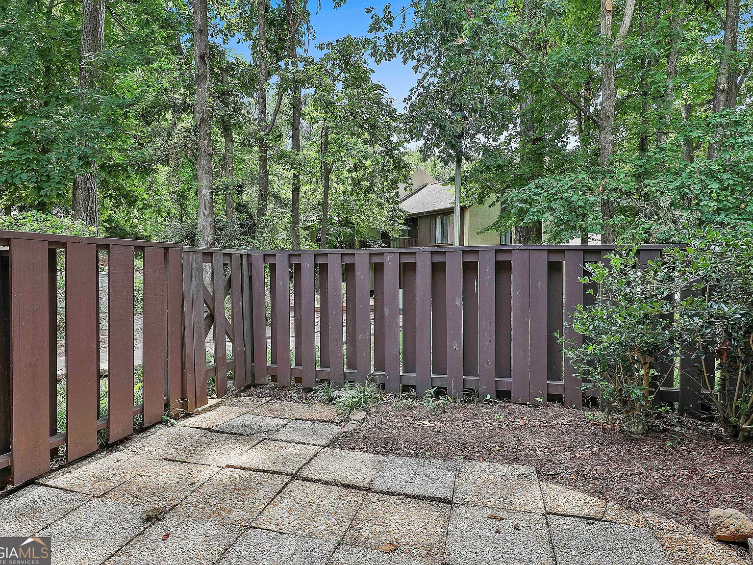 3 bed, 2.5 bath, 1774 sqft, $2,100 — Photo 4