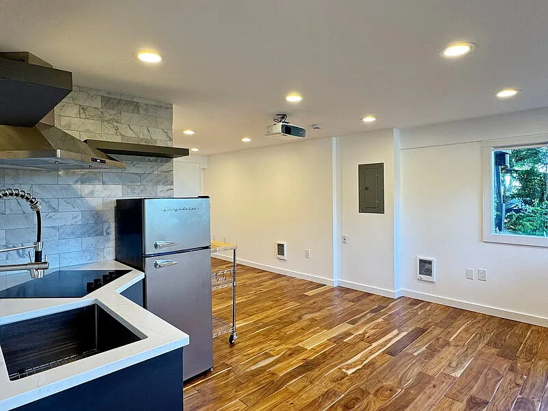 Studio, 1.0 bath, 290 sqft, $1,400 — Photo 2