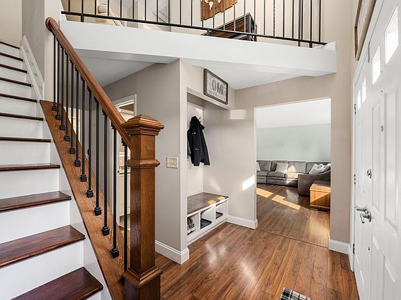 3rd image of 21 Stonegate Dr