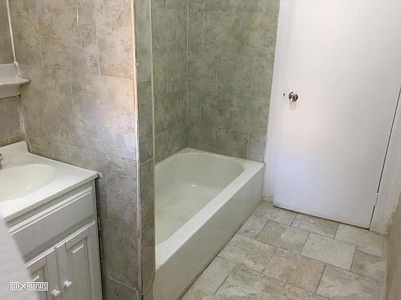 5th image of 445 W 153rd St APT 4F