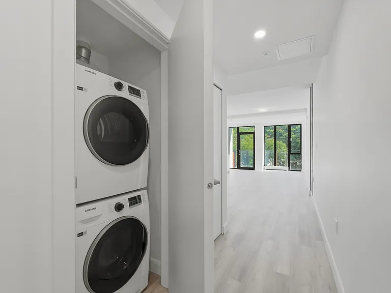 2511 Carolina St — Photo 63