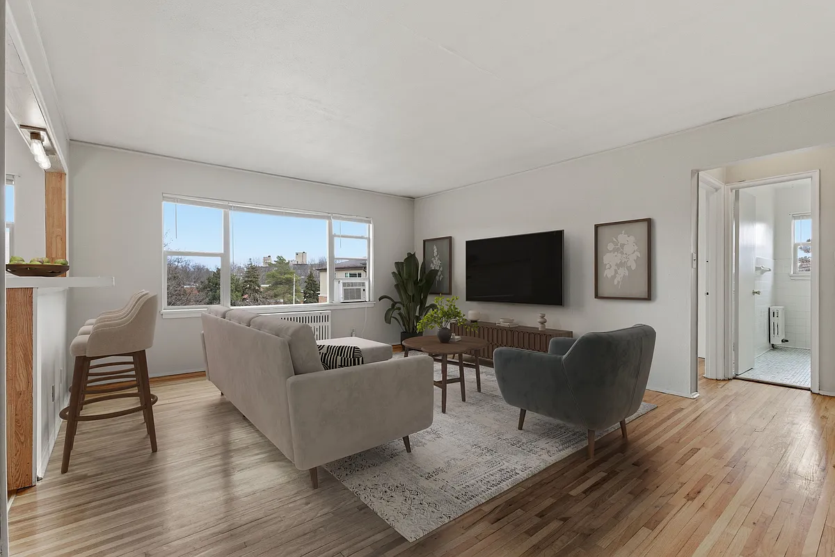 Step into modern comfort at Central Lakes of Uptown. Enjoy spacious living areas filled with natural light, sleek design, and community amenities that enhance your lifestyle. Don't miss outa"schedule your tour today and see it for yourself! - Uptown West