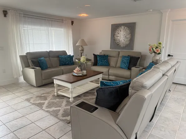 1820 Massachusetts Ave NE #1, Saint Petersburg, FL 33703