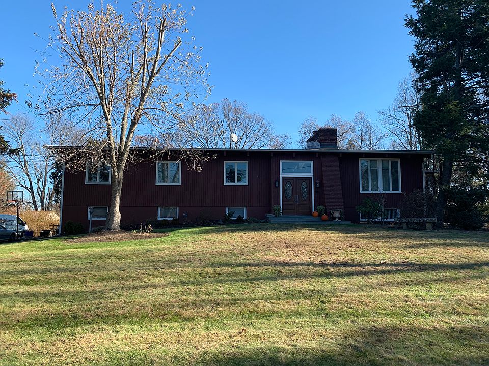 1st image of 12 Meadowlark Dr