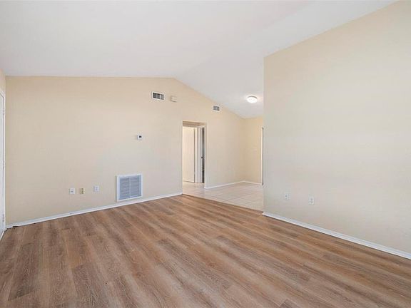5th image of 2087 COMO STREET #B