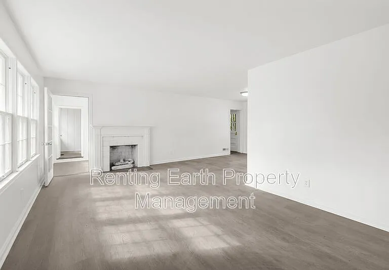 805 Vanderbilt St — Photo 3