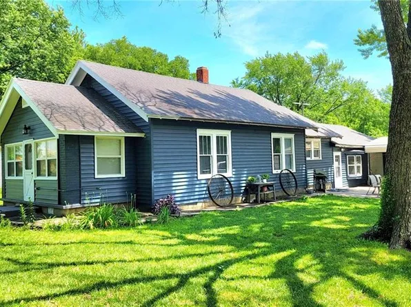 200 E 10th St, Pleasanton, KS 66075