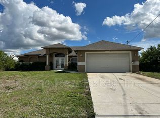 3015 40th St SW, Lehigh Acres, FL 33976
