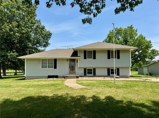 20222 171st St, Basehor, KS 66007