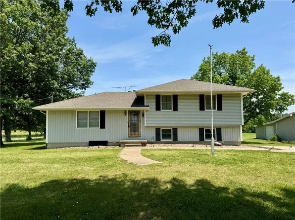 20222 171st St, Basehor, KS 66007