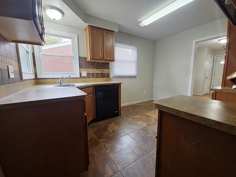 28919 Hughes St — Photo 17