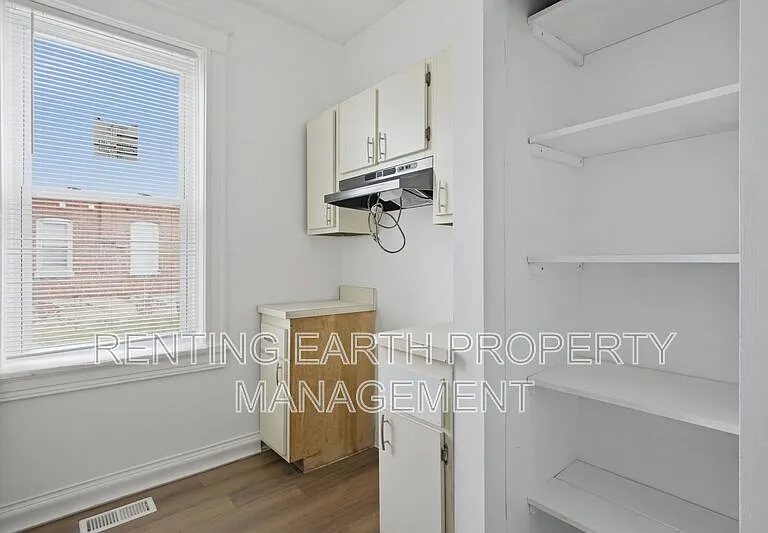 3127 Clay Ave — Photo 7