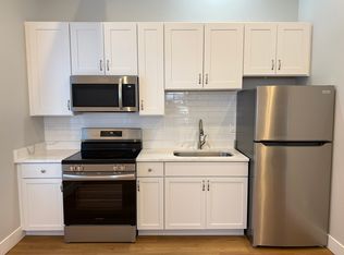 1219 W Devon Ave #203, Chicago, IL 60660