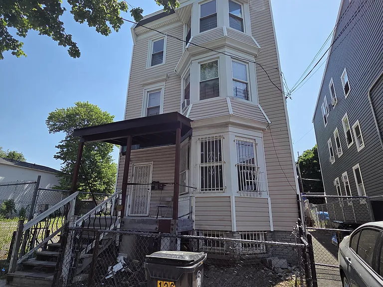 136 S 11th St #3 — Photo 1