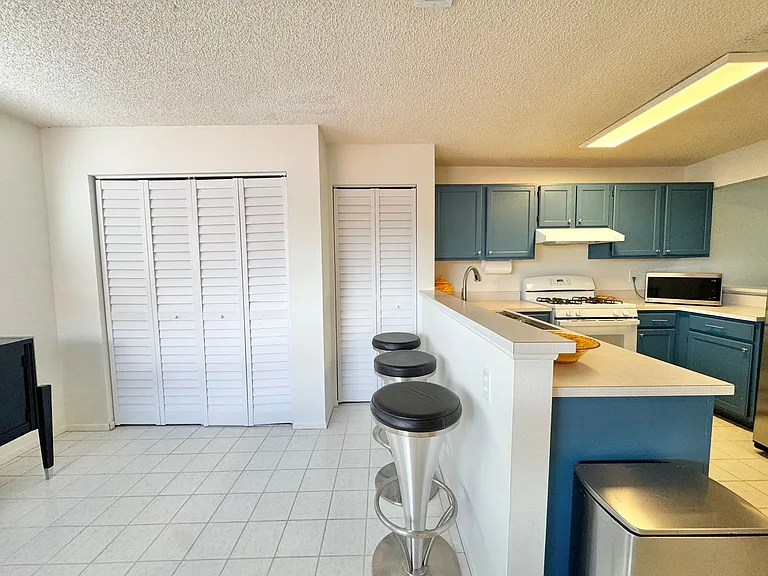 715 Magnolia Pl — Photo 8