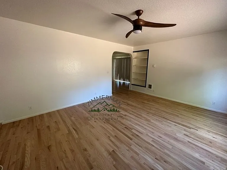 1060 Randall St — Photo 3
