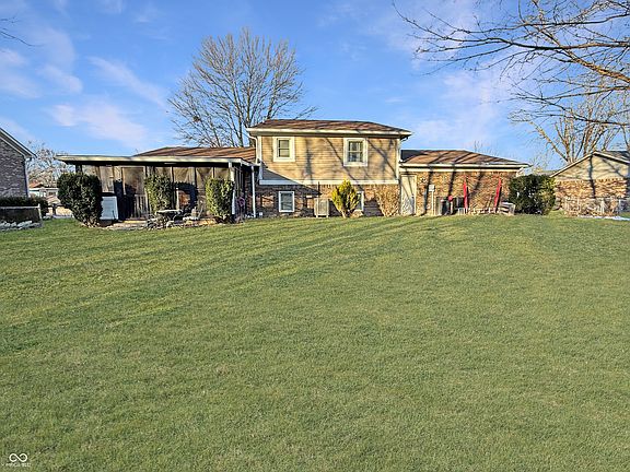 3rd image of 711 Front Royal Dr