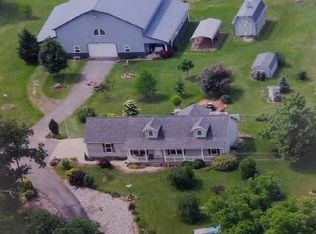 18383 Windy Hill Rd, Staunton, IL 62088