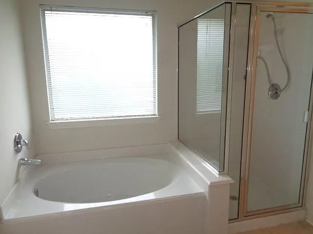 17111 Oakwood Chase Dr — Photo 23
