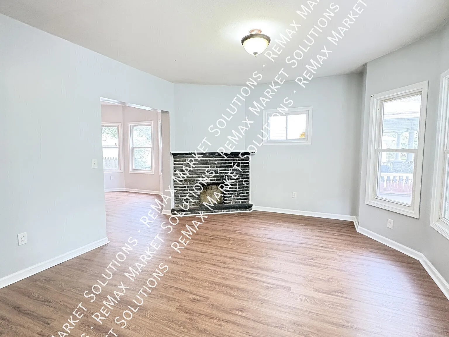 Stunning First floor Unit in Cleveland! — Photo 3