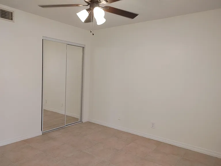 801 SE Central Pkwy #7 — Photo 18