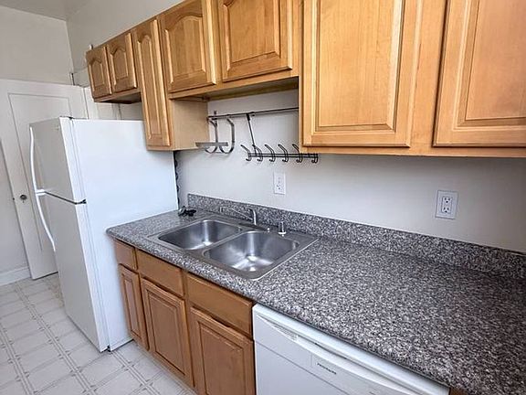 4th image of 2320 Haste St APT 9