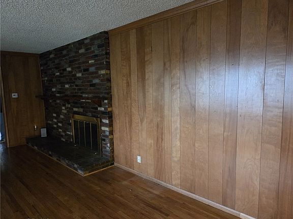 3rd image of 3614 N Grand Ave