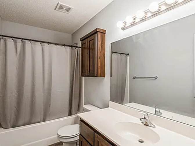 1st image of 303 Pinto Cir #2