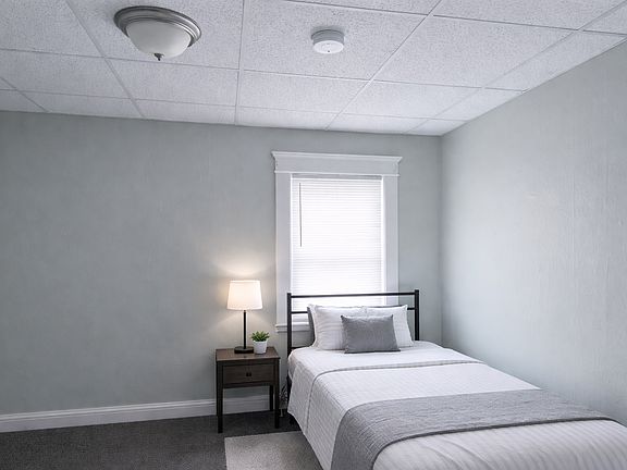 4th image of 162 Riverside St