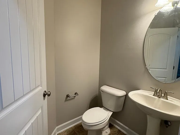 203 Ashton Ct — Photo 16