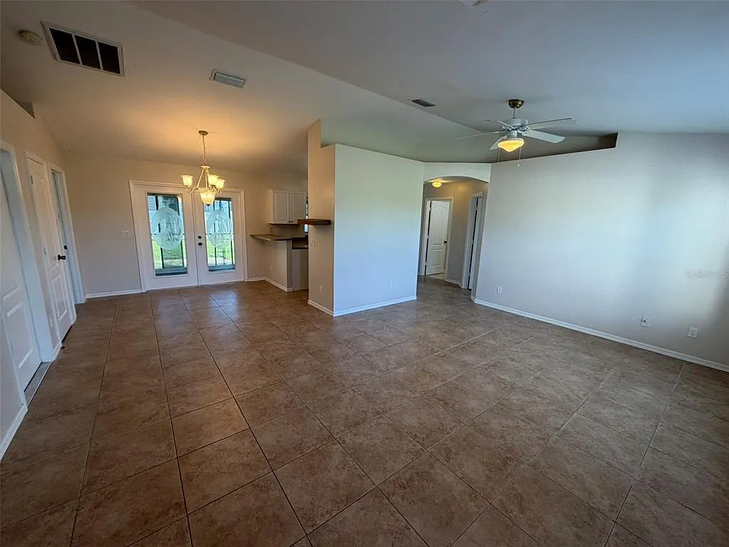 3 bed, 2.0 bath, 1277 sqft, $1,750 — Photo 3