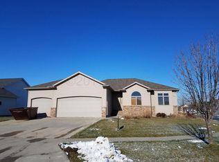 1576 Cambridge Dr, West Fargo, ND 58078