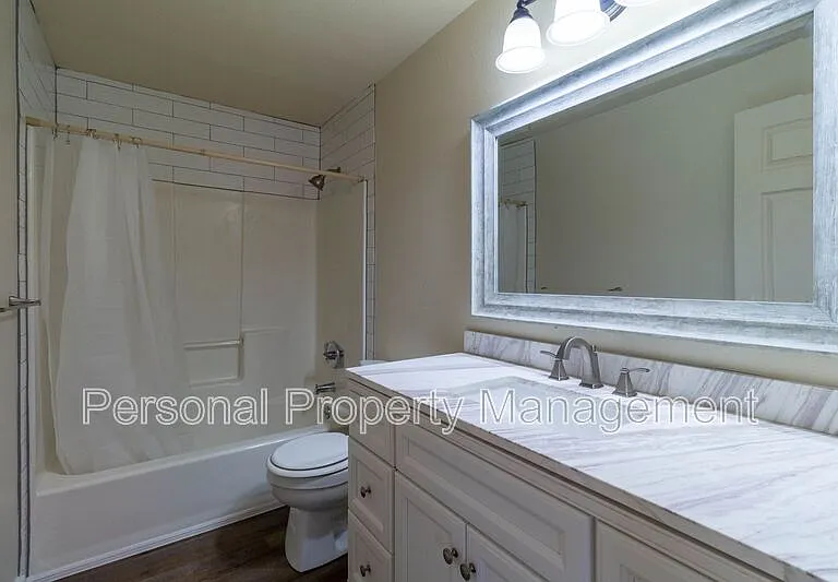 1327 Z St #B — Photo 8
