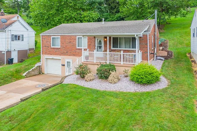 355 Cloverdale Ave photo 1