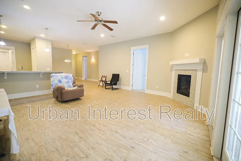 3 bed, 2.0 bath, $2,950 — Photo 4