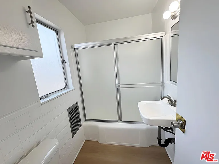 470 S Mariposa Ave #7 — Photo 11