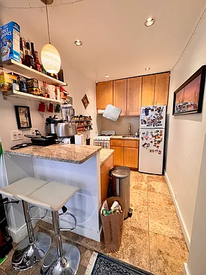 Rented by Safdie Realty Group | media 16