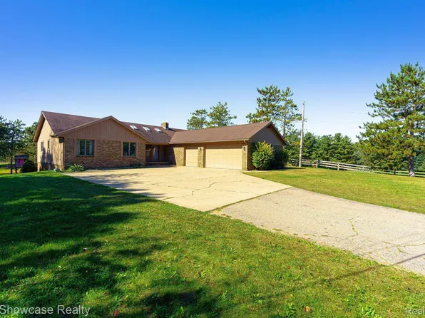 6575 Ridgewood Rd, Clarkston, MI 48346