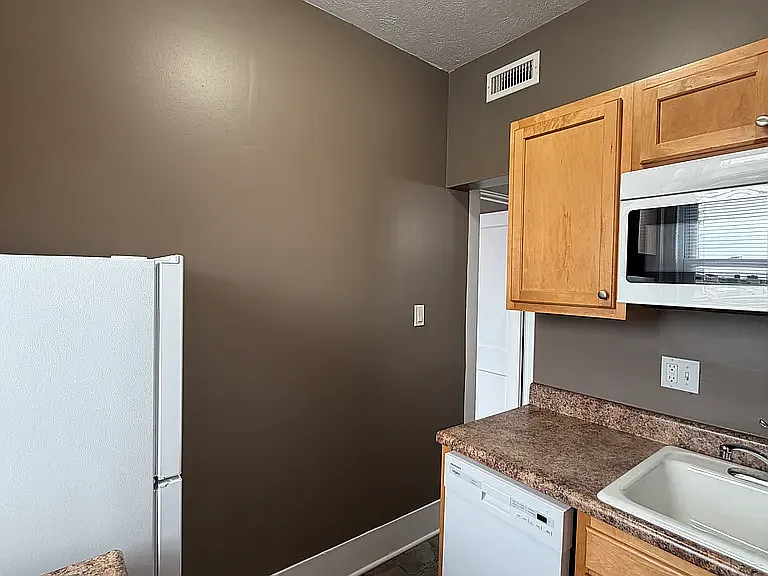 2626 Dewey Ave #6 — Photo 8