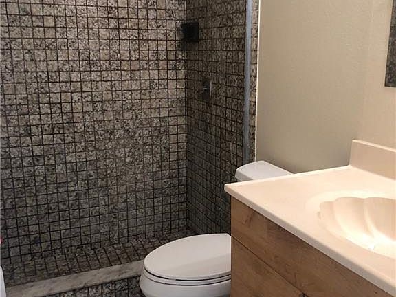 4th image of 1260 SE 8th St