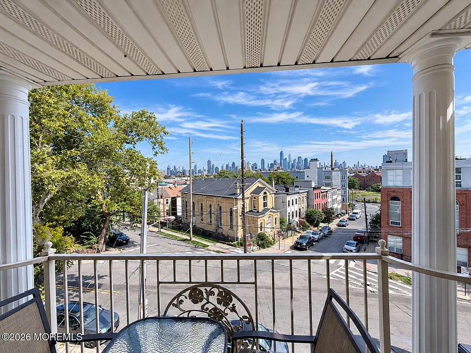 33 Summit Ave #2
